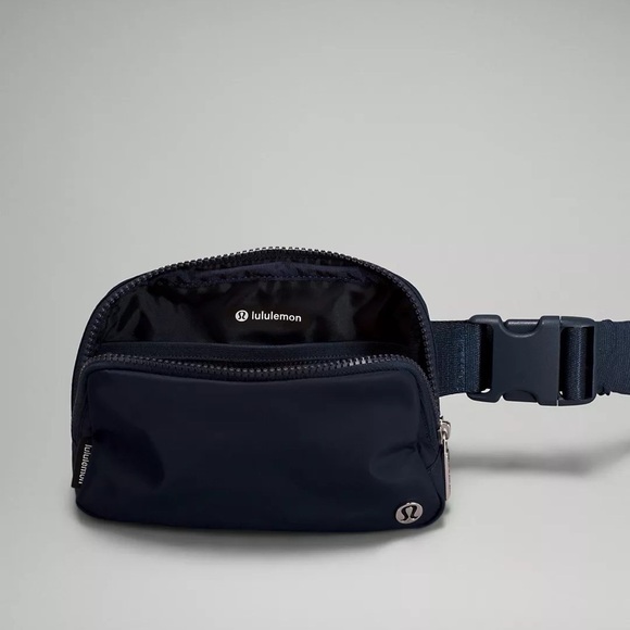 Lululemon Everywhere Belt Bag 1L - Picture 4 of 4